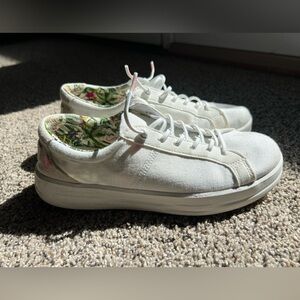 Hey Dude Woman’s Size 6